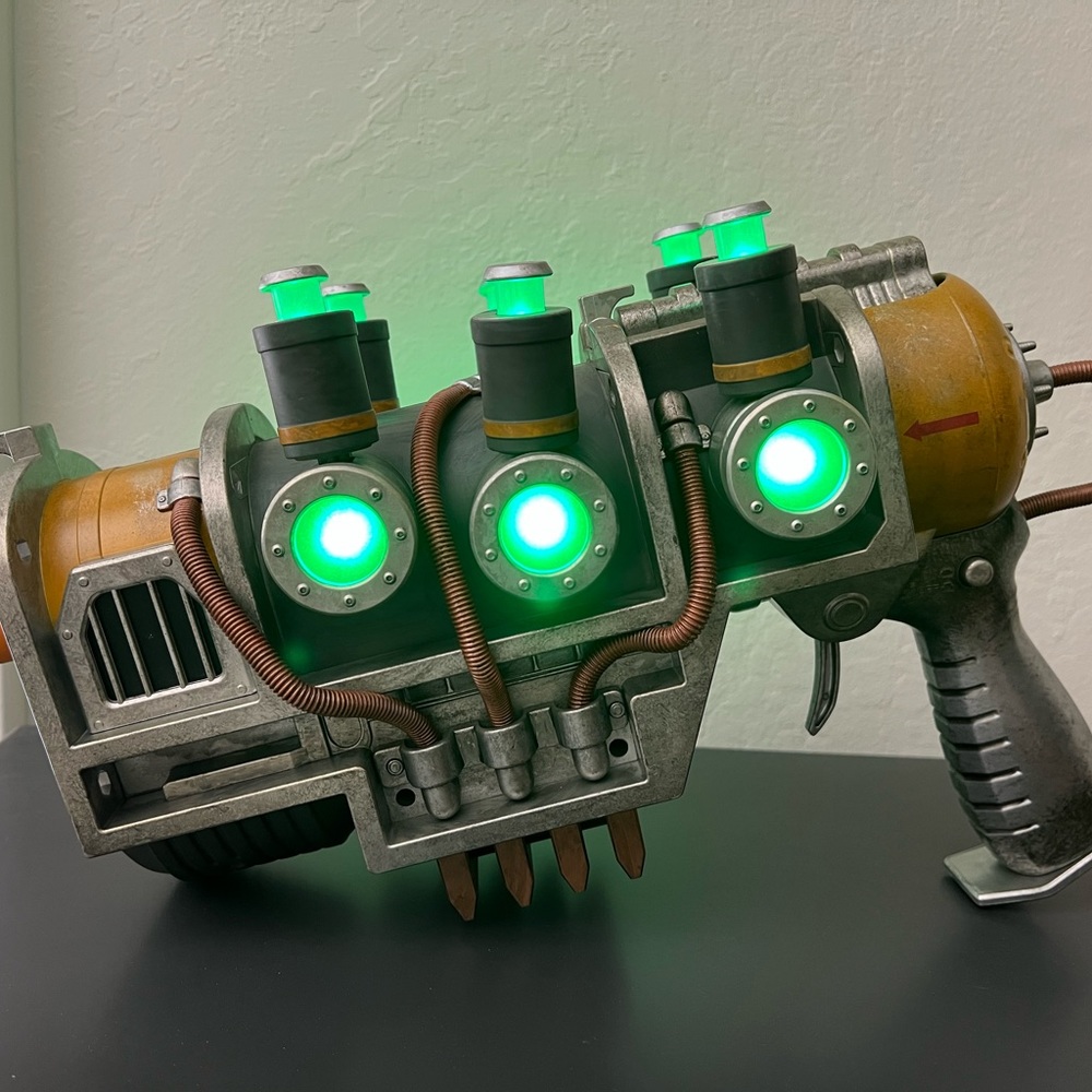 Fallout Plasma Pistol 1:1 Replica - Chronicle Collectibles Bethesda - Picture 4 of 9